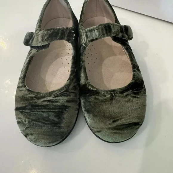 Girls HOO made in Spain green crushed velvet Mary Jane